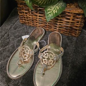 Gold Sandals with Metallic Finish and Decorative Medallion